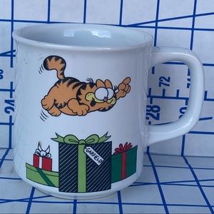 Vintage 1978 Garfield Holiday Mug